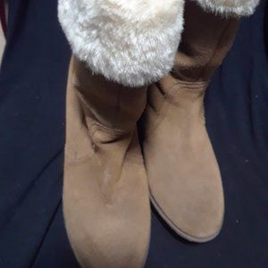 Mob Core Faux Fur wedges.  Sz. 8  light brown. Great pre owned